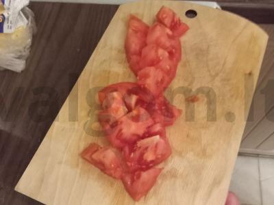 Salotos "5 minutės" su sūriu ir skrebučiais Žingsnis 1