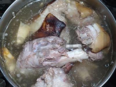 Kiaulienos nugarinės terinas su česnakais Žingsnis 1