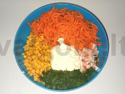 Gardžios salotos su korėjietiškomis morkomis ir vištienos krūtinėle Žingsnis 1