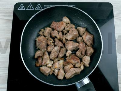 Kalakutienos, bulvių ir cukinijų troškinys Žingsnis 4