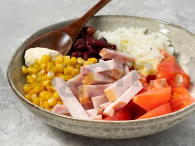 Salotos su kukurūzais, pupelėmis ir kumpiu Žingsnis 2