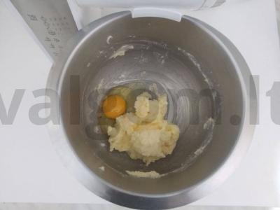Vaniliniai keksiukai su serbentų confit ir maskarponės kremu Žingsnis 1