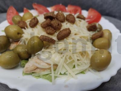 Šiltos Cezario salotos tiems, kurie mėgsta greitai ir skaniai pagrindine nuotrauka