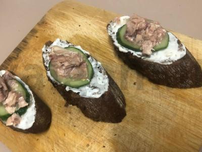 Česnakų laivo užkandis. pagrindine nuotrauka