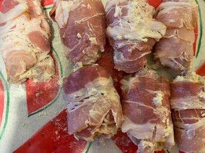 Vištienos šlaunelės, keptos žalioje rūkytoje šoninėje Žingsnis 2