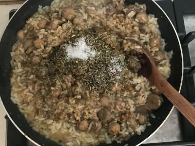 Risotto su mini grybais pagrindine nuotrauka