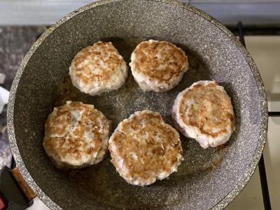 Vištienos kotletai su auksine plutele Žingsnis 5