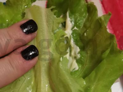 Krabų užkandis salotose. Žingsnis 2