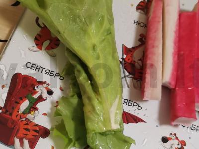 Krabų užkandis salotose. Žingsnis 3