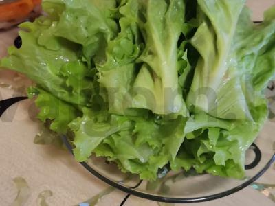 Krabų užkandis salotose. pagrindine nuotrauka