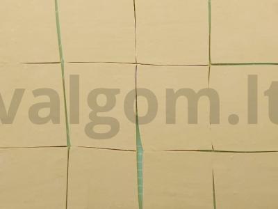 Traškūs uogų trikampėliai iš paruoštos tešlos be mielių Žingsnis 1