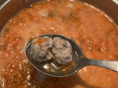 Sriuba su mėsos kukuliais be kepimo pagrindine nuotrauka