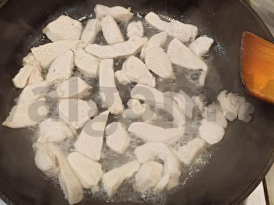 Vištienos jautienos Stroganoff grietinėje Žingsnis 3