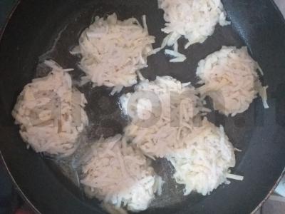 Bulviniai blynai be kiaušinių Žingsnis 4