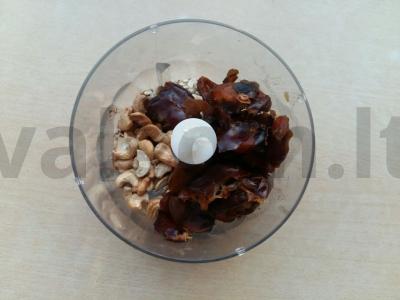 Sveikas musli batonėlis su anakardžių riešutais Žingsnis 1