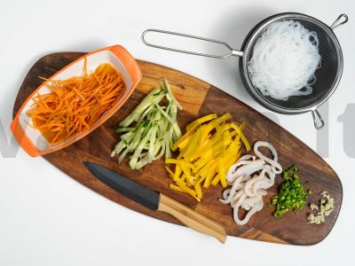 Kalmarų ir makaronų salotos Žingsnis 1