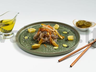 Kalmarų ir makaronų salotos pagrindine nuotrauka