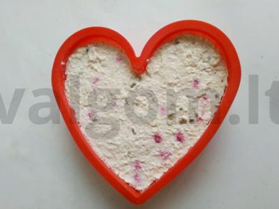 Subtilus varškės terinas su pistacijomis ir avietėmis Žingsnis 3