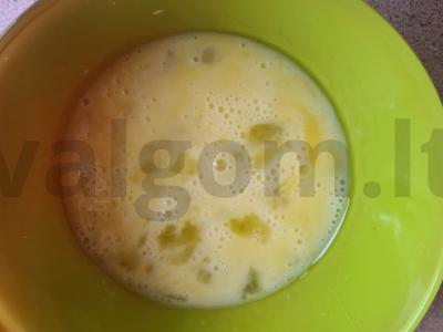 Tamagoyaki su sviestu Žingsnis 1