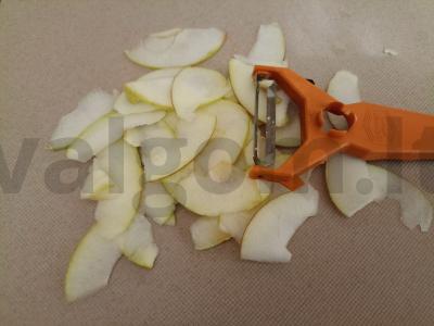 "Rožės" su obuoliais iš sluoksniuotos tešlos Žingsnis 2