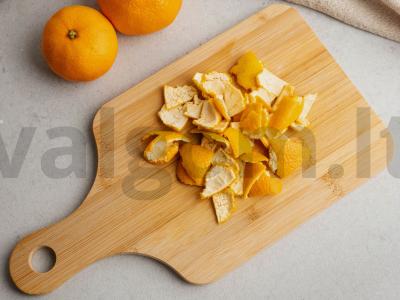 Mandarinų žievelės saldainiai Žingsnis 1