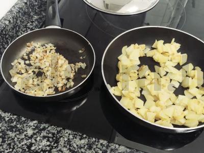 Ispaniškas omletas su bulvėmis Žingsnis 1