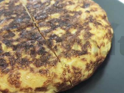 Ispaniškas omletas su bulvėmis pagrindine nuotrauka