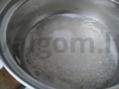 Ryžių košė su kokosų drožlėmis Žingsnis 1