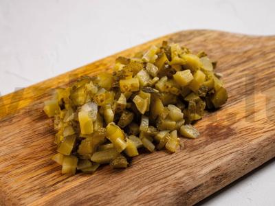 Žuvies salotos su pupelėmis, paprikomis ir skrebučiais Žingsnis 1
