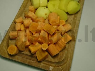 Marinate kepta kalakutiena su daržovėmis Žingsnis 2