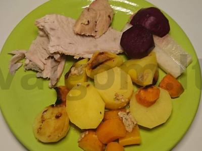 Marinate kepta kalakutiena su daržovėmis pagrindine nuotrauka