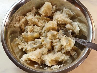 Naminiai maltos mėsos paplotėliai su svogūnais Žingsnis 2