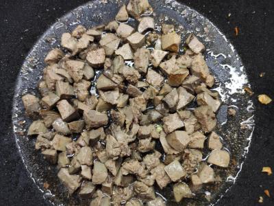 Skanus mėsos terinas su pistacijomis Žingsnis 1