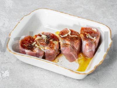 Kiaulienos nugarinė su ant grotelių keptais kukurūzais Žingsnis 1