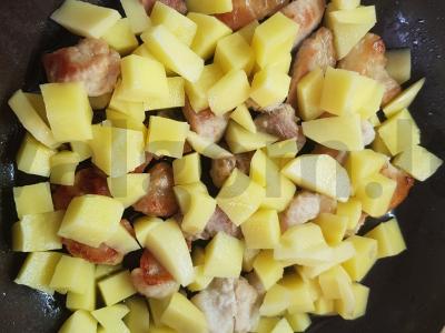 Kiauliena ir daržovės greitiems pietums Žingsnis 3