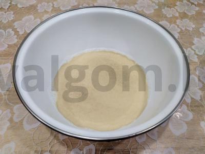 Skanus pyragas su vyšniomis ir grietine Žingsnis 2