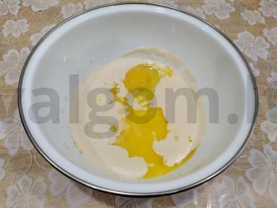 Skanus pyragas su vyšniomis ir grietine Žingsnis 3