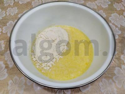 Skanus pyragas su vyšniomis ir grietine Žingsnis 4