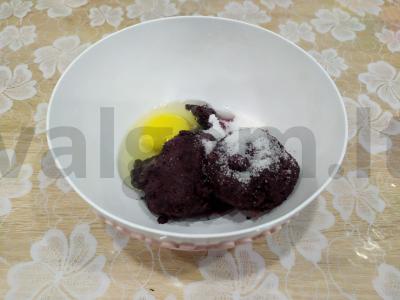 Skanus pyragas su vyšniomis ir grietine Žingsnis 6