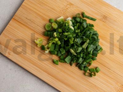Bulvių košė su žaliaisiais svogūnais ir česnakais Žingsnis 1