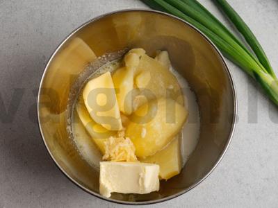 Bulvių košė su žaliaisiais svogūnais ir česnakais Žingsnis 3