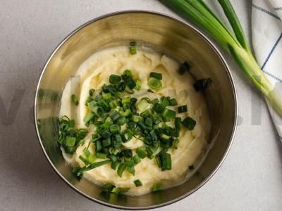Bulvių košė su žaliaisiais svogūnais ir česnakais Žingsnis 4