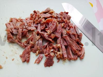 Raudonieji barščiai su pupelėmis ir jautiena mėsos sultinyje Žingsnis 1