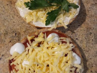 Pica su mocarela ir Provanso žolelėmis Žingsnis 3