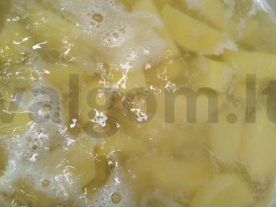 Bulvių košė su sviestu ir muskato riešutu Žingsnis 2