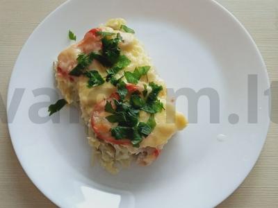 Švelnus bulvių apkepas su vištienos filė, sūriu ir pomidorais pagrindine nuotrauka