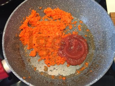 Mėsos kukuliai su pomidorų padažu Žingsnis 2