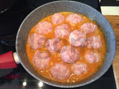 Mėsos kukuliai su pomidorų padažu Žingsnis 5