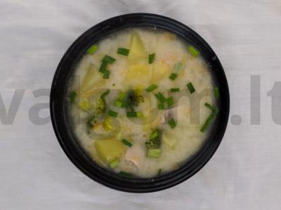 Sūrio sriuba su brokoliais ir vištiena pagrindine nuotrauka