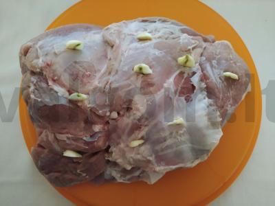 Kepta kiaulienos mentė rankovėje su daržovėmis Žingsnis 1